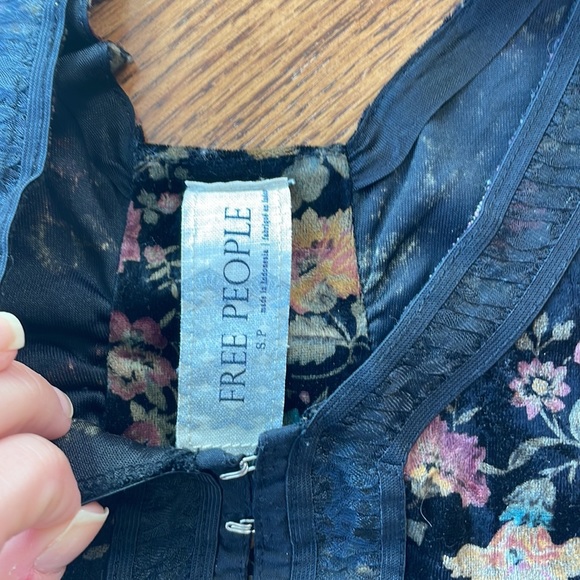 Free People cropped velvet floral bustier - Picture 6 of 7